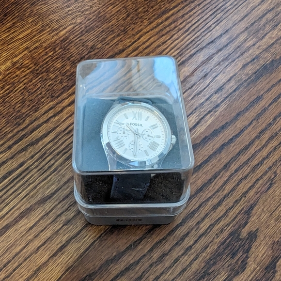 Fossil Watch - Picture 2 of 3